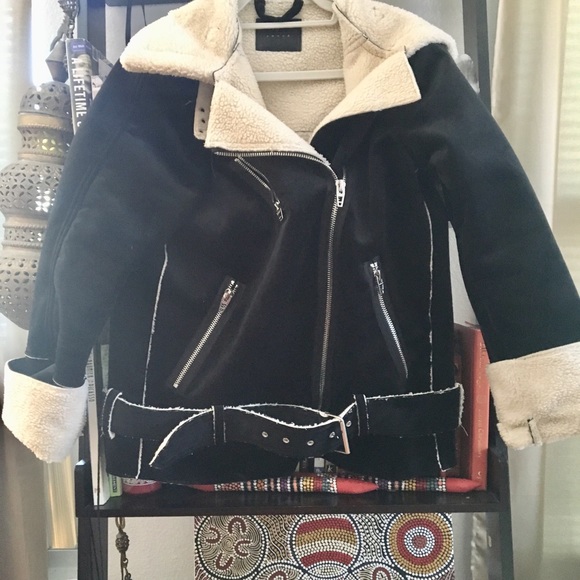 Revolve Black & White Jacket - Picture 5 of 5